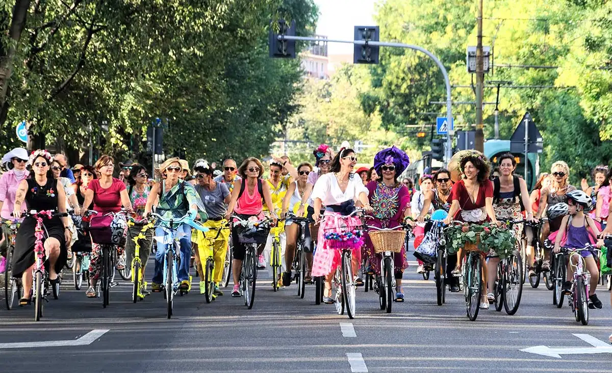 JobRad-Fahrradheldin und Initiatorin der weltweiten Bewegung „Fancy Women Bike Ride“ Pinar Pinzuti | JobRad JobRad-Fahrradheldin und Initiatorin der weltweiten Bewegung „Fancy Women Bike Ride“ Pinar Pinzuti | JobRad